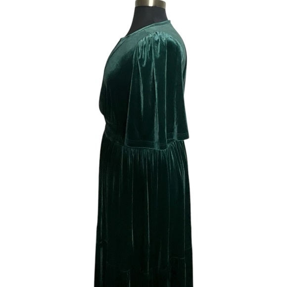 Faeriesty Elegant Green Velvet Maxi Tiered A Line Plus Size Dress - Picture 10 of 16